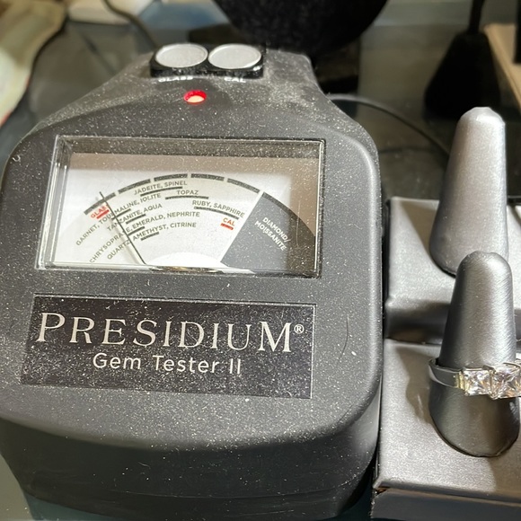 Sterling Silver over 3 carat TW 3 Stone Quartz Princess Cut Chunky Wide Band - Picture 11 of 12